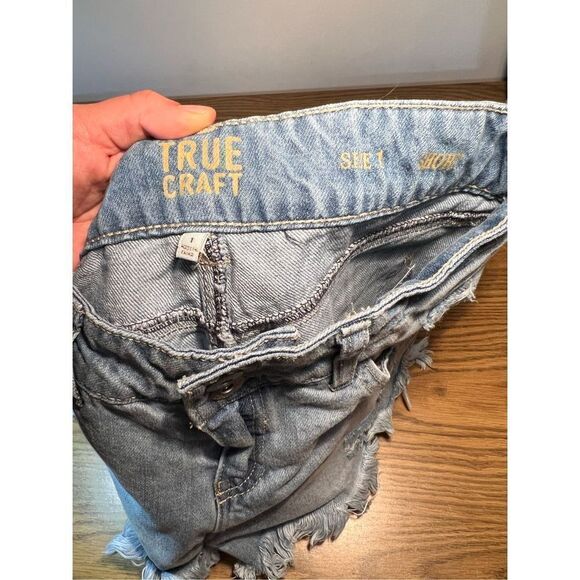 Frayed denim shorts | Size 1 - Picture 3 of 3